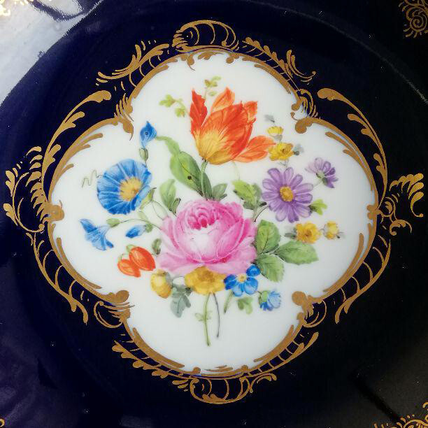 高貴な雰囲気が漂うマイセンのコバルトブルー皿（11cm） - 貴婦人たち 