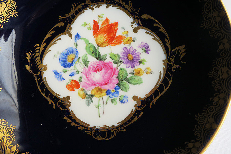 高貴な雰囲気が漂うマイセンのコバルトブルー皿（11cm） - 貴婦人たち 