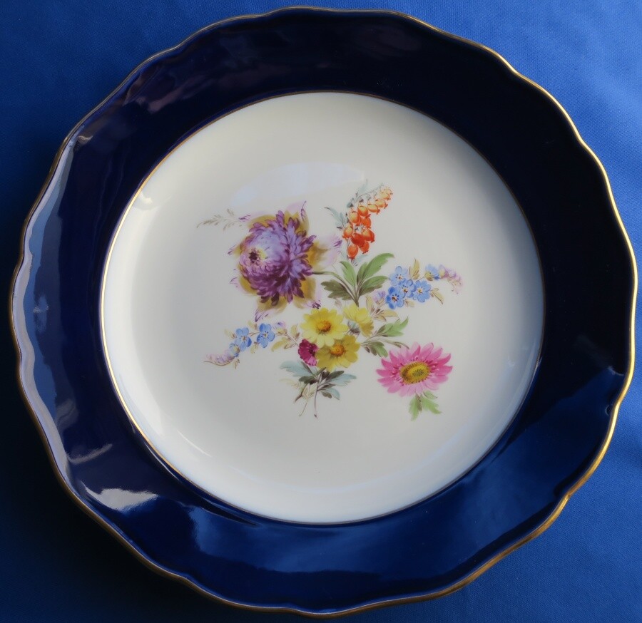アンティーク・マイセンのコバルトブルー皿（24.5cm） - 貴婦人たちの