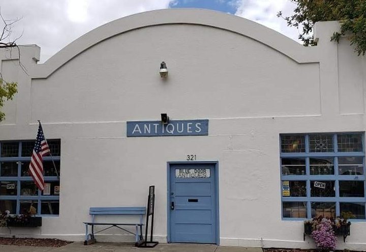 ブルー・ドア・アンティークス / Blue Door Antiques