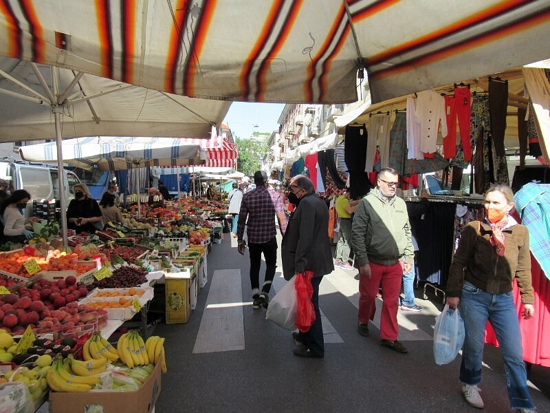 カルヴィ通りの蚤の市 / Mercato di Via Calvi